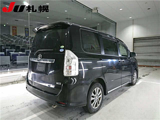 TOYOTA VOXY 2012