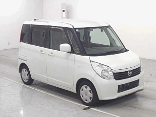 NISSAN ROOX 2013