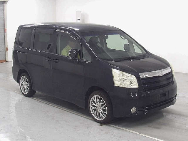 TOYOTA NOAH 2008