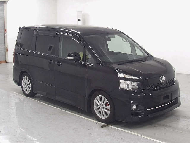 TOYOTA VOXY 2010