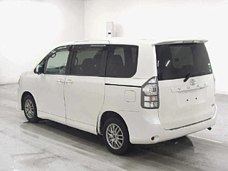 TOYOTA VOXY 2012