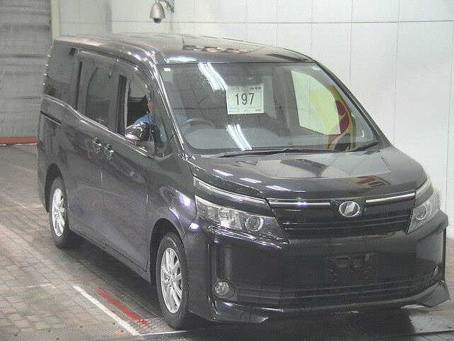 TOYOTA VOXY 2014