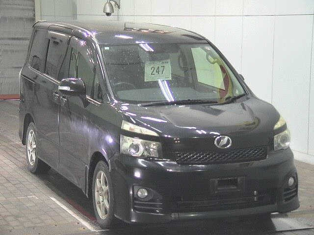 TOYOTA VOXY 2010