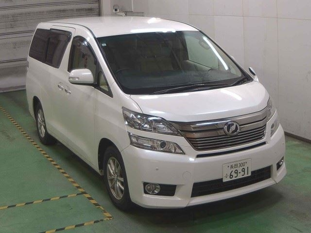TOYOTA VELLFIRE 2013