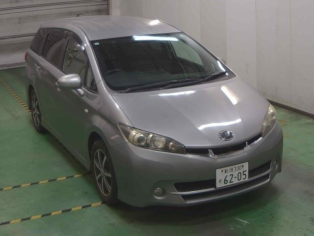 TOYOTA WISH 2011