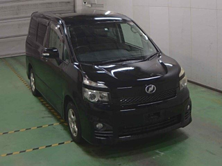 TOYOTA VOXY 2010