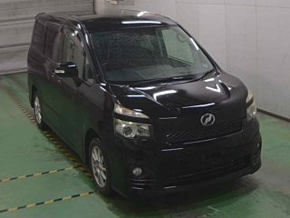 TOYOTA VOXY 2010