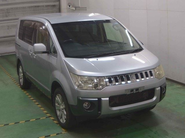 MITSUBISHI DELICA D5 2013