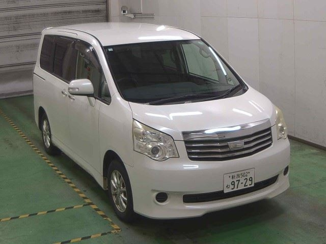 TOYOTA NOAH 2012