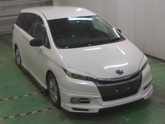 TOYOTA WISH 2011
