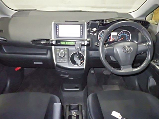 TOYOTA WISH 2011