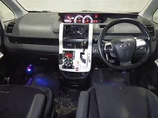 TOYOTA VOXY 2010