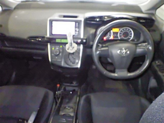 TOYOTA WISH 2011