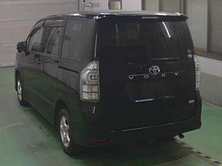 TOYOTA VOXY 2010