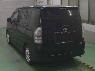 TOYOTA VOXY 2010