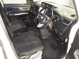 TOYOTA ROOMY 2017