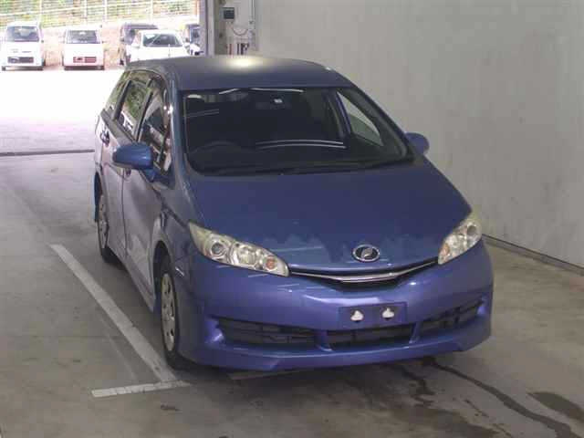TOYOTA WISH 2013