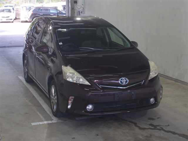 TOYOTA PRIUS ALPHA 2013