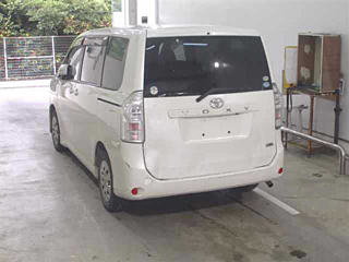 TOYOTA VOXY 2010