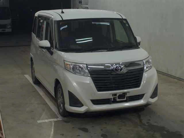 TOYOTA ROOMY 2017