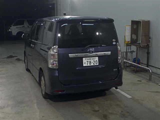 TOYOTA VOXY 2009
