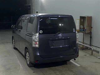 TOYOTA VOXY 2010
