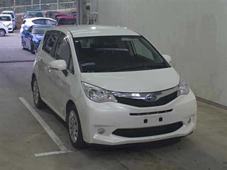 SUBARU TREZIA 2011