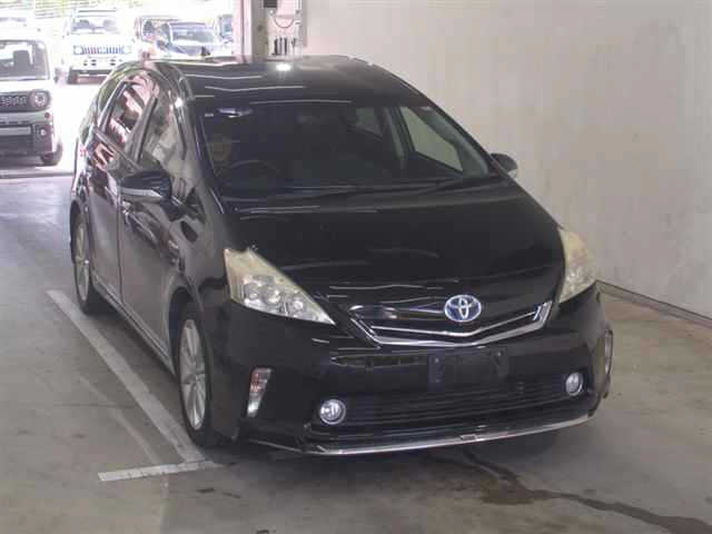 TOYOTA PRIUS ALPHA 2013