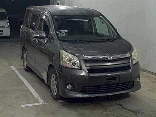 TOYOTA NOAH 2009