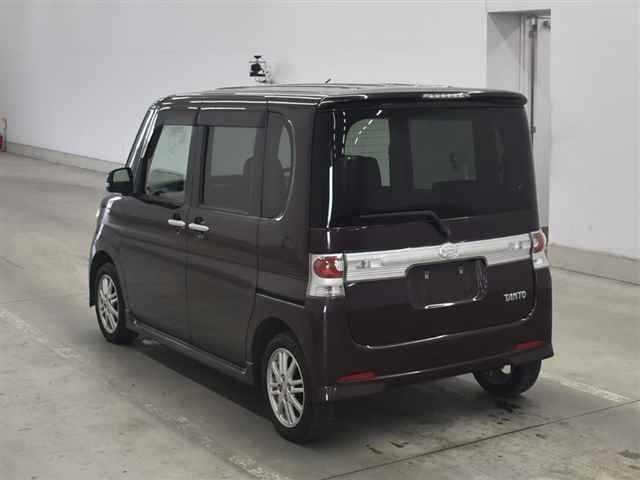 DAIHATSU TANTO 2010