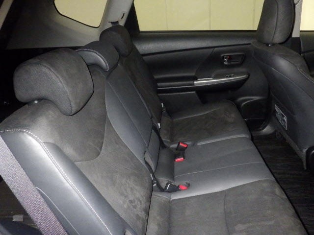 TOYOTA PRIUS ALPHA 2015
