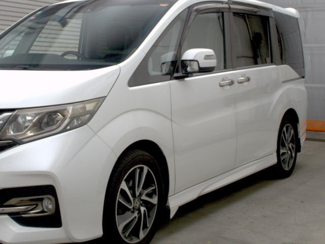 HONDA STEP WAGON 2016