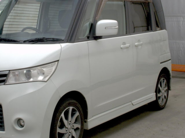 NISSAN ROOX 2013