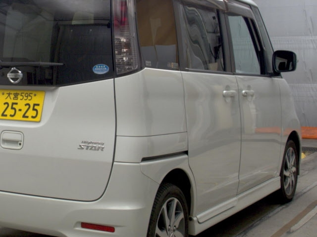 NISSAN ROOX 2013