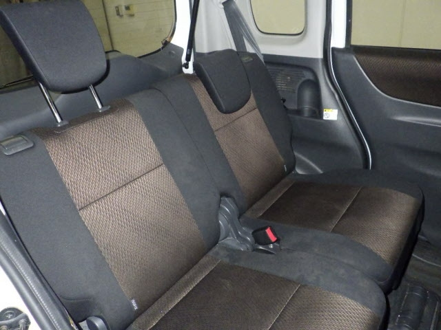 NISSAN ROOX 2013