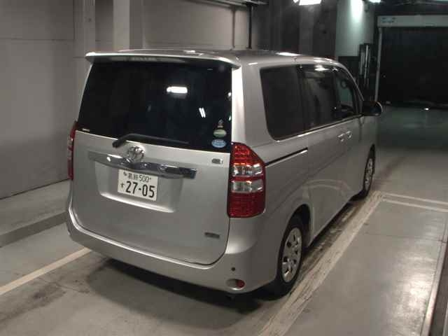 TOYOTA NOAH 2013