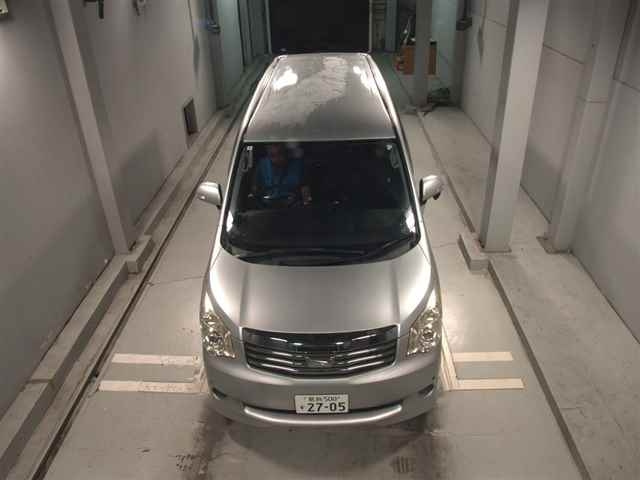 TOYOTA NOAH 2013