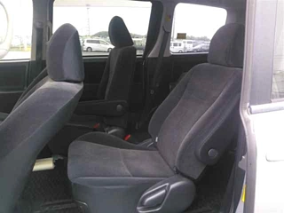 TOYOTA NOAH 2013