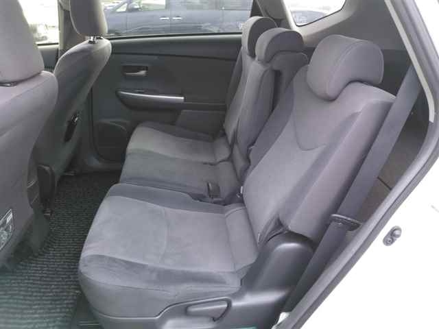 TOYOTA PRIUS ALPHA 2014