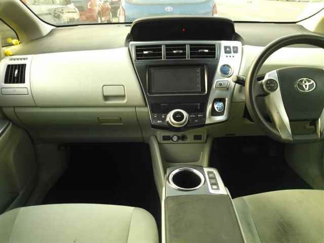 TOYOTA PRIUS ALPHA 2012