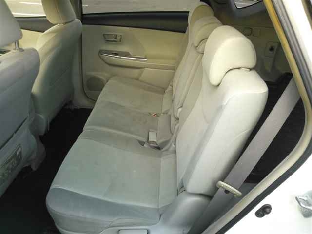 TOYOTA PRIUS ALPHA 2012