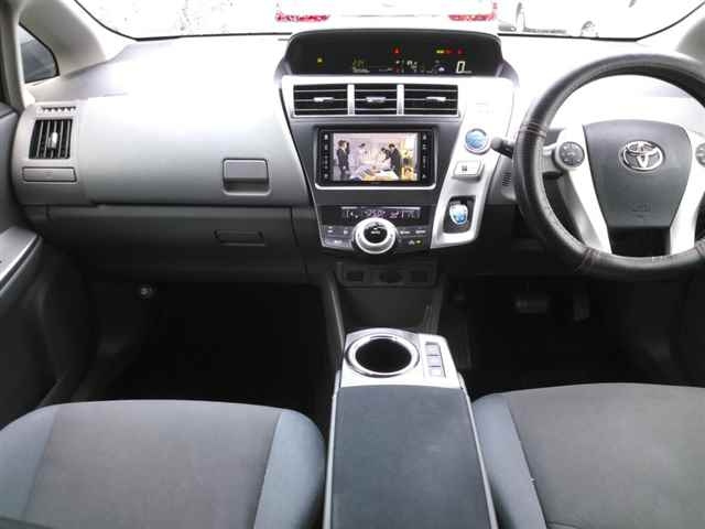 TOYOTA PRIUS ALPHA 2012