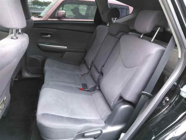TOYOTA PRIUS ALPHA 2012
