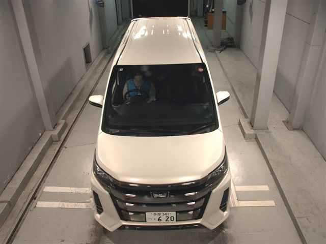 TOYOTA NOAH 2018