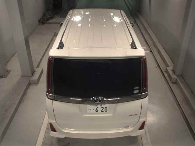 TOYOTA NOAH 2018