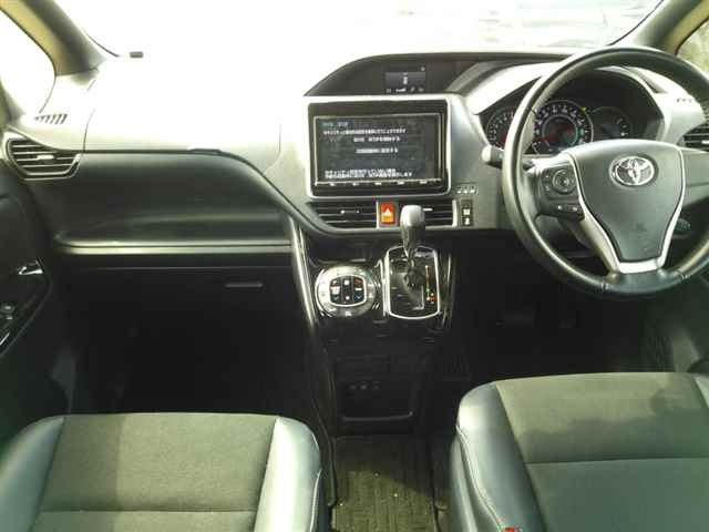 TOYOTA NOAH 2018