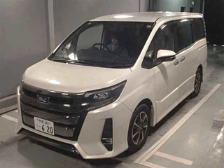 TOYOTA NOAH 2018