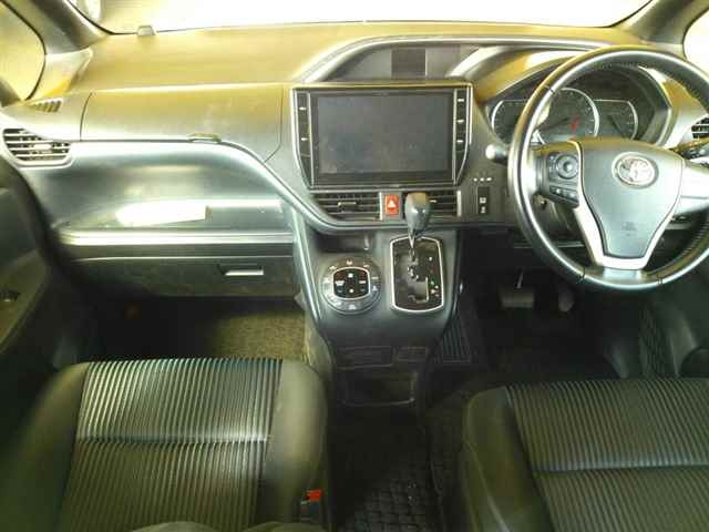 TOYOTA VOXY 2016