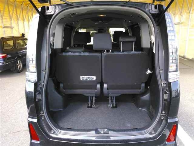 TOYOTA VOXY 2016