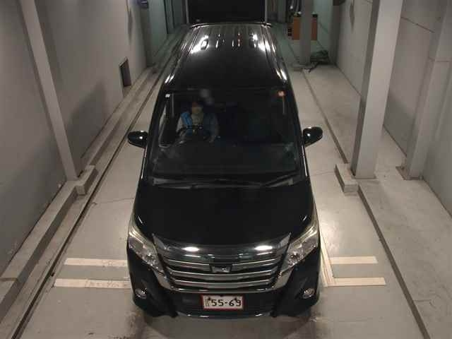 TOYOTA NOAH 2015